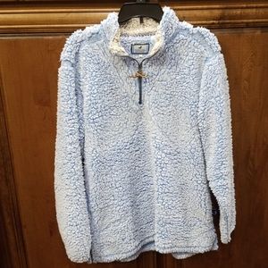 Women's, properly tied fleece pullover